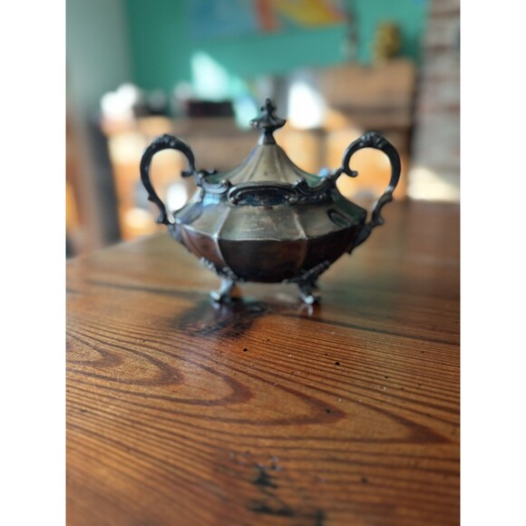 Reed & Barton Victorian Line Hollow are 3 Piece Silver Plate Coffee Tea Set - Picture 3 of 16